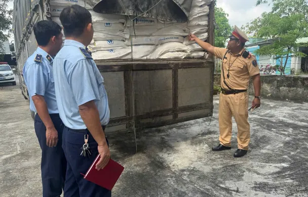 Đà Nẵng: Phát hiện 6 tấn đường tinh luyện nhập lậu