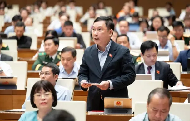 "Giá nhà gấp đến 30 lần thu nhập, người trẻ làm cật lực 30 năm không mua nổi một căn nhà"