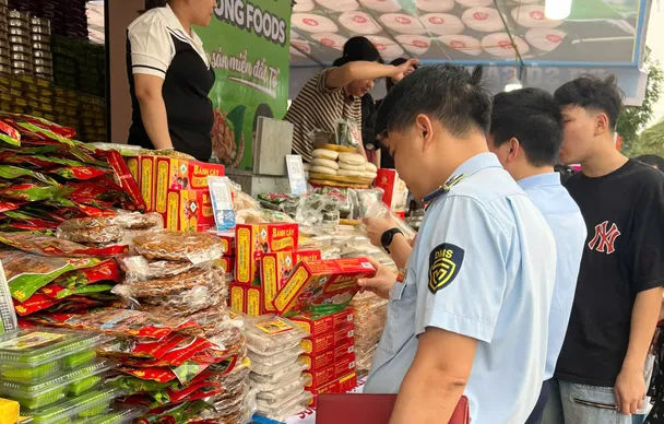 Chi cục QLTT tỉnh Phú Thọ tăng cường kiểm soát thị trường dịp Lễ hội Đền Hùng