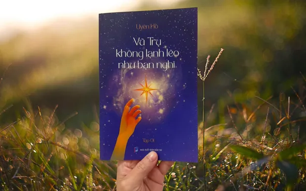 Khi tri thức vũ trụ trở thành chất liệu chữa lành: Uyên Hồ mở ra lối đi riêng