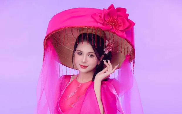 Sao mai An Thu An gây chú ý đặc biệt khi mang âm nhạc dân gian sang lễ kỷ niệm Quốc khánh Lào
