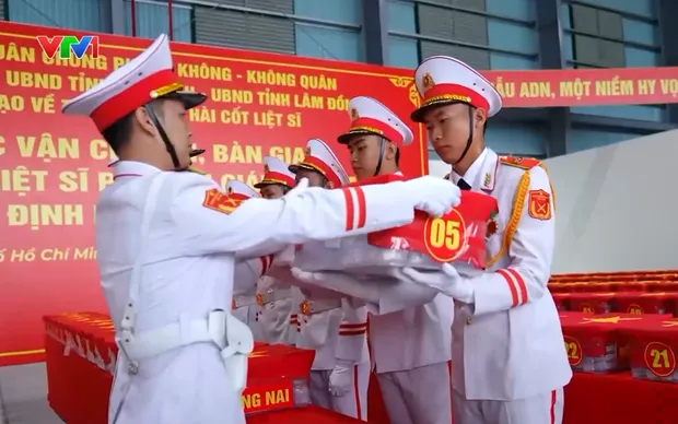 Chuyến bay đặc biệt chở hơn 13.000 mẫu hài cốt liệt sĩ đi giám định ADN