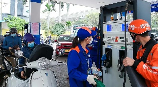 Giá xăng tăng, giá dầu giữ nguyên
