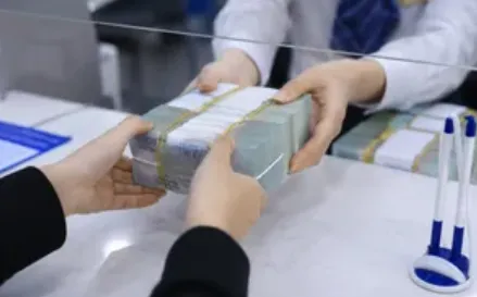 Lãi suất qua đêm liên ngân hàng về vùng trên 1%