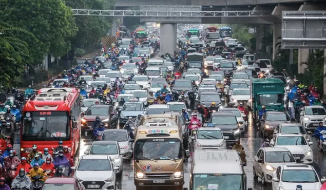 Hà Nội cần làm gì trước khi cấm xe máy chạy xăng trong Vành đai 1?