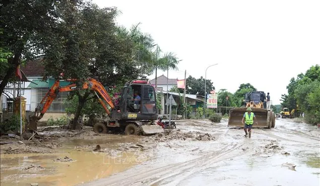 Cấp điện trở lại cho hơn 83.000 khách hàng vùng lũ Nghệ An
