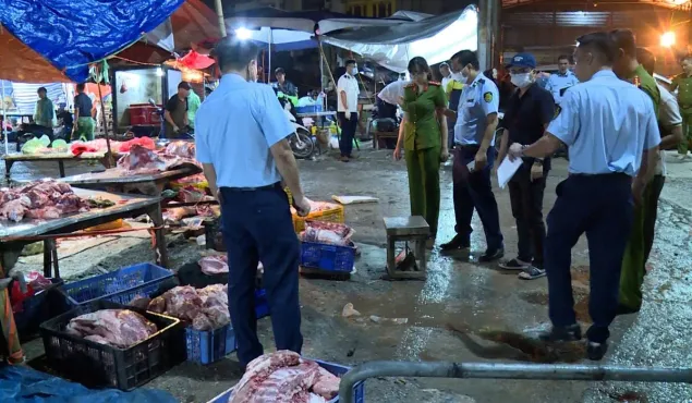 Hà Nội yêu cầu quyết liệt xử lý dứt điểm chợ tự phát và giết mổ nhỏ lẻ