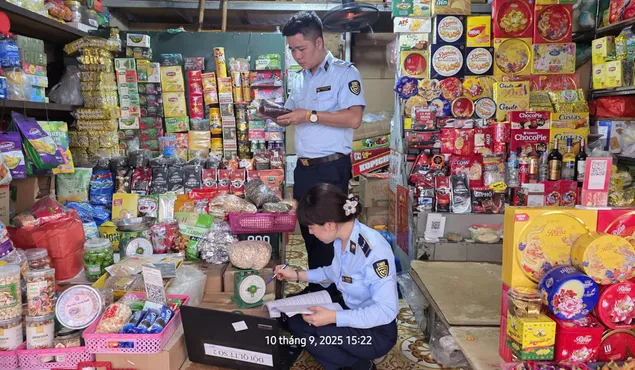 Hà Nội thu giữ hàng nghìn bánh trung thu, đồ chơi không rõ nguồn gốc