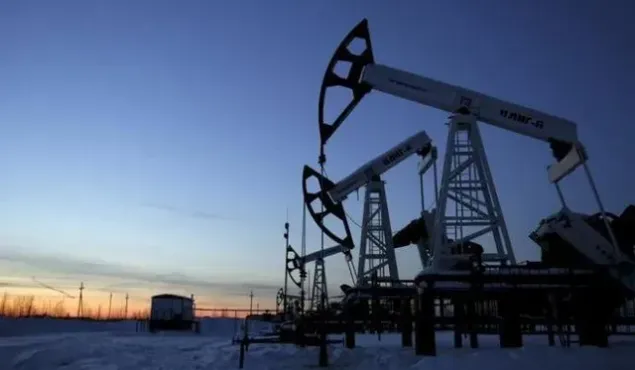 OPEC+ tăng sản lượng dầu thêm 137.000 thùng/ngày
