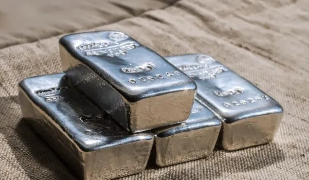 Giá bạc tiếp tục thiết lập kỷ lục mới, giá vàng ổn định