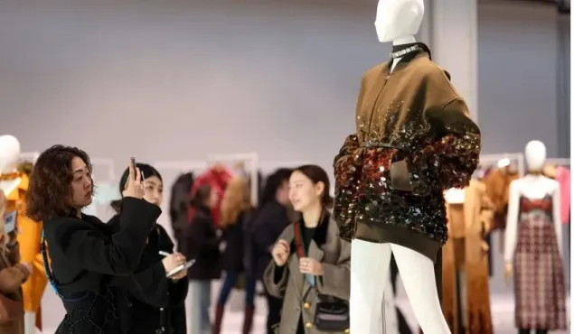 Các thương hiệu xa xỉ toàn cầu "chìm" trong cơn lốc giảm giá