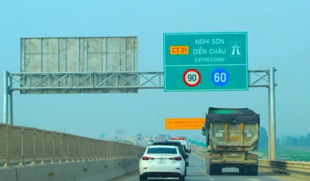 Từ hôm nay, thu phí 5 tuyến đường cao tốc Bắc - Nam phía Đông