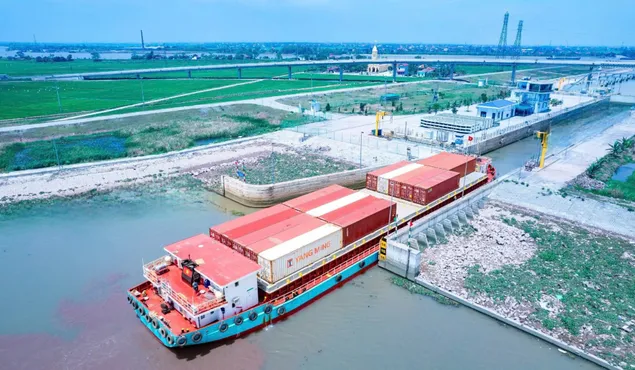 Miễn hàng loạt phí, lệ phí vận tải, tiếp sức cho doanh nghiệp