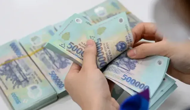 Lãi suất tiết kiệm đảo chiều giảm trở lại