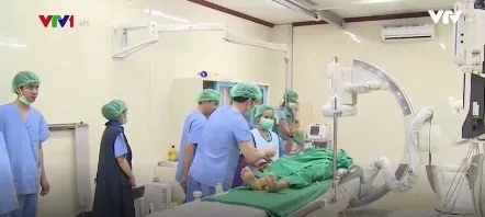 Chuyển giao kỹ thuật điều trị tim mạch cho bệnh viện của Lào