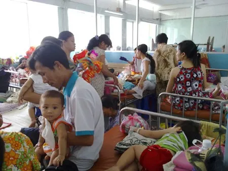 Nhiều trẻ mắc ho gà biến chứng viêm phổi dịp Tết