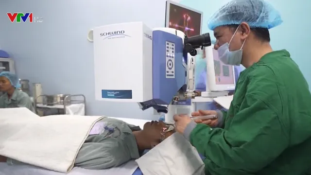 Phẫu thuật tật khúc xạ bằng phương pháp không chạm