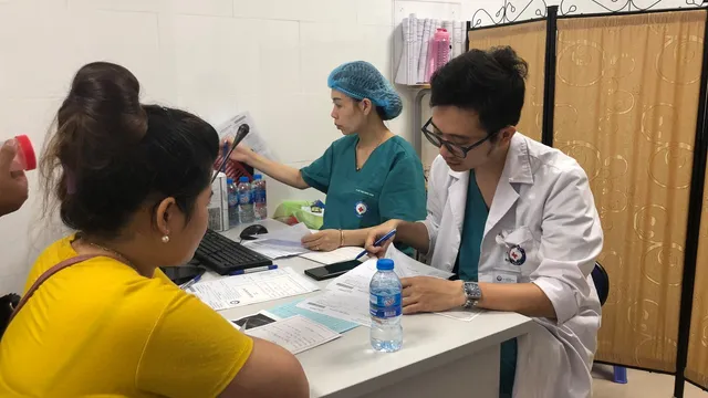 Nên thực hiện phương pháp điều trị nào khi bạn bị ứ dịch vòi trứng?
