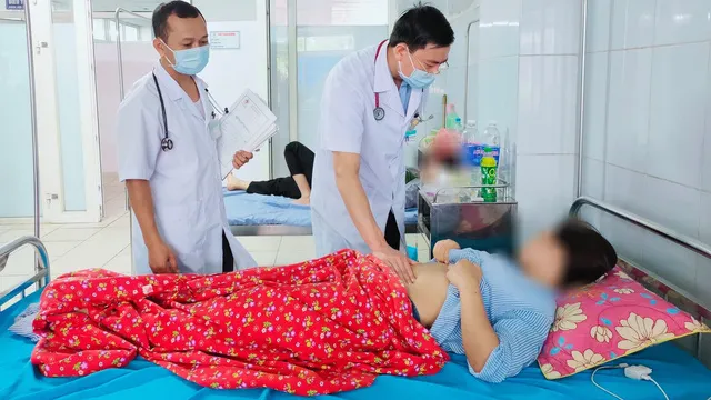 25 công nhân xưởng gỗ nhập viện do ngộ độc thực phẩm