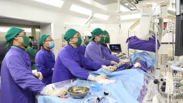 Lần đầu tiên triển khai thay van động mạch chủ qua da tại Quảng Ninh