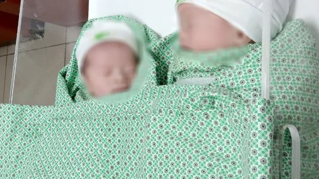 Cặp song thai IVF đầu tiên chào đời trong khu điều trị COVID-19 tại Hà Nội