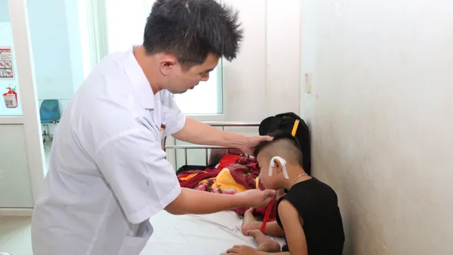 Không tự ý điều trị viêm tai giữa cho trẻ