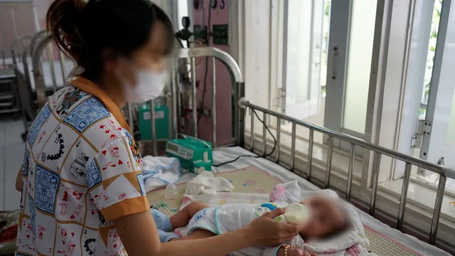 Không chủ quan khi trẻ nhỏ bị sốt cao