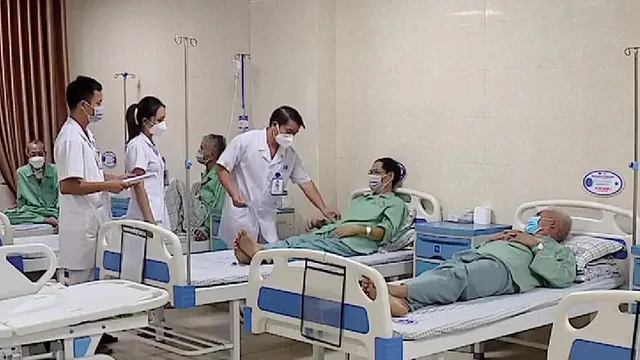 Infographic: Từ ngày 15/8, khung giá khám chữa bệnh theo yêu cầu tăng lên mức bao nhiêu?