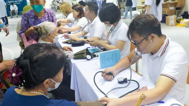 Khám bệnh, cấp thuốc miễn phí cho hơn 400 người dân tại Vĩnh Phúc