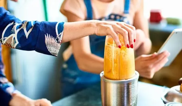 Uống loại nước ép này vào buổi sáng giúp giảm mỡ bụng