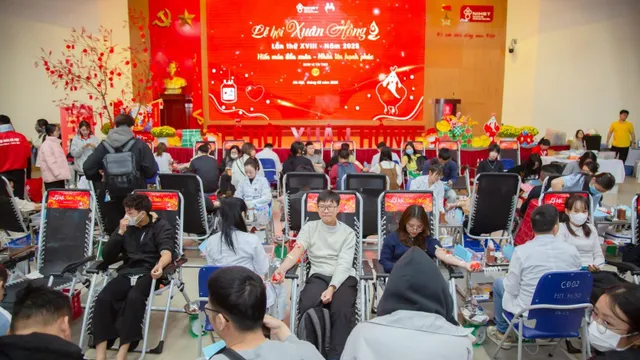 Ngày đầu tiên Lễ hội Xuân hồng 2025: Hơn 1.000 người hiến máu bất chấp giá lạnh