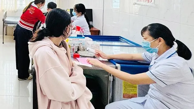 Đồng Nai: Người dân đi tiêm vaccine cúm tăng đột biến
