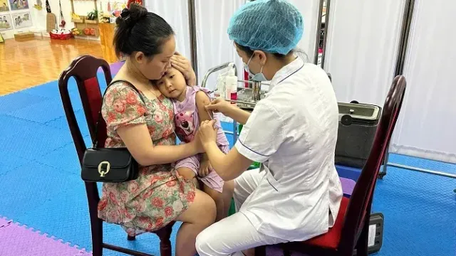 Hà Nội: Khoảng 20.000 trẻ từ 6 tháng đến dưới 9 tháng tuổi sẽ được tiêm vaccine ngừa sởi