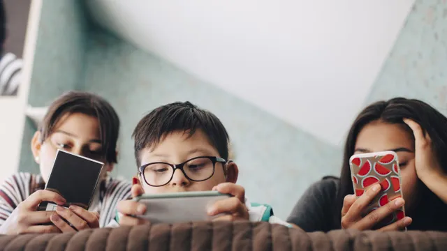 Phát hiện mới về tác hại của màn hình điện tử đối với sức khỏe tâm thần trẻ em