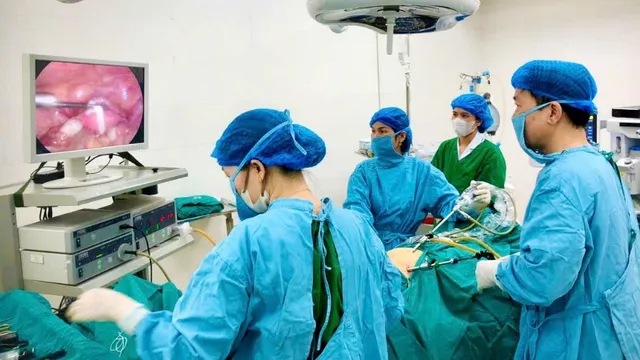 Đau bụng âm ỉ nhiều tháng, người phụ nữ phát hiện vòng tránh thai "đi lạc" trong ổ bụng