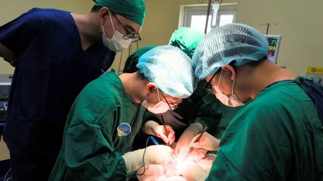 Cái giá của sự trì hoãn: Người đàn ông phải cắt toàn bộ “của quý” để giành lại sự sống