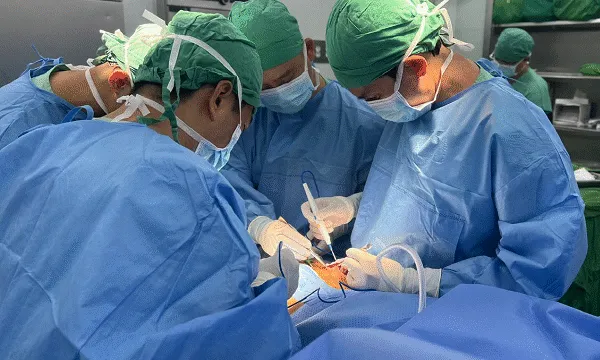 Khẩn cứu ba bệnh nhân có vết thương tim, vỡ động mạch chủ bụng