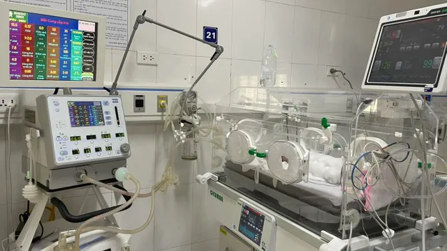 Can thiệp kịp thời cho bé sơ sinh 1 giờ tuổi bị dị tật khe hở thành bụng