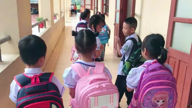 Khi trẻ không chịu đến trường: Bướng bỉnh hay lời cầu cứu thầm lặng?