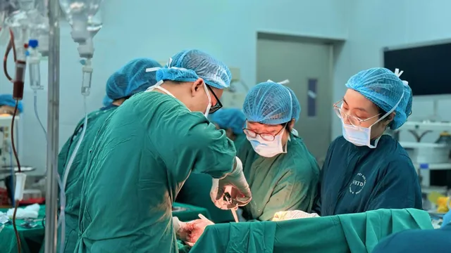 Tự phá thai tuần 26, sản phụ nguy kịch, phải cắt tử cung để giữ mạng