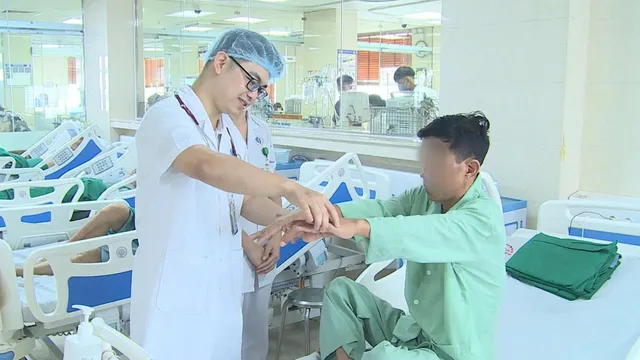 Người đàn ông đột quỵ khi đang uống rượu