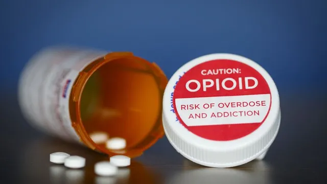 Người đàn ông hôn mê nghi ngộ độc opioid trên nền bệnh mạn tính