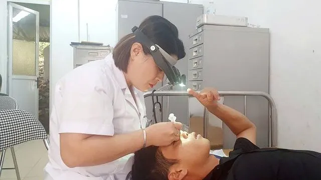 Cảnh báo nguy cơ tổn thương mắt do chủ quan khi lao động
