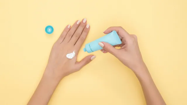 Đình chỉ lưu hành 2 loại kem chống nắng giả