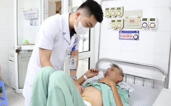 Ngậm tăm, ăn vội: Thủng ruột lúc nào không biết