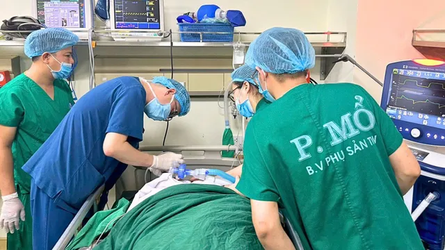 Ca mổ lấy thai cho sản phụ 178kg mắc nhiều bệnh lý nguy hiểm