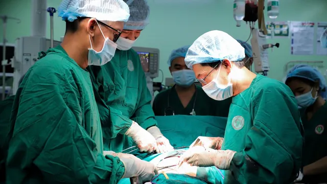 Hoại tử hậu môn nguy hiểm do tiêm xơ trĩ tại phòng khám tư