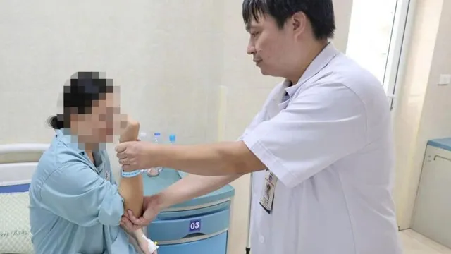 Chóng mặt, yếu tứ chi vì căn bệnh rối loạn phổ viêm tủy thị thần kinh thể hiếm gặp