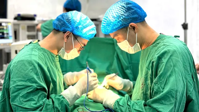 Bé trai 6 tuổi bị chó nhà cắn tổn thương vùng sinh dục