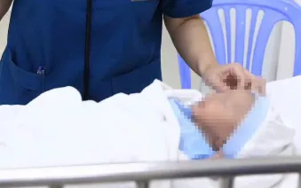 Thay máu cứu sống bé sơ sinh vàng da biến chứng nguy kịch